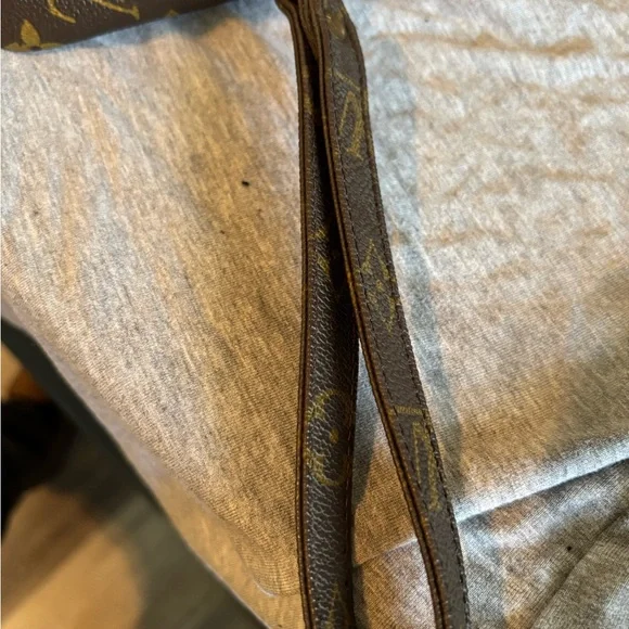 Authentic Vintage Louis Vuitton Monogram Marly Dragonne Clutch – Good Condition - Picture 14 of 15